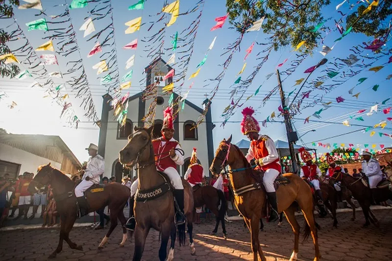 Festa de São Tiago em frente à Igreja Nossa Senhora da Assunção, em Mazagão Velho.