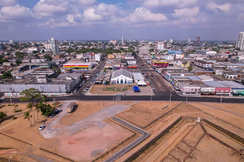 Aerial view of downtown Macapá with the white-fronted Mercado Central in the middle and fortress walls in the foreground.
